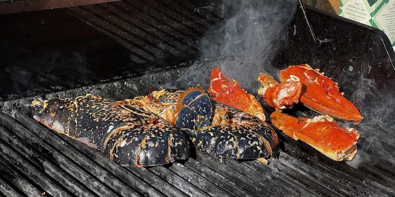 Wild British lobster grilled over coals for unforgettable flavour. Tapas Me The Plate’s private chef BBQs and Mediterranean-inspired catering.